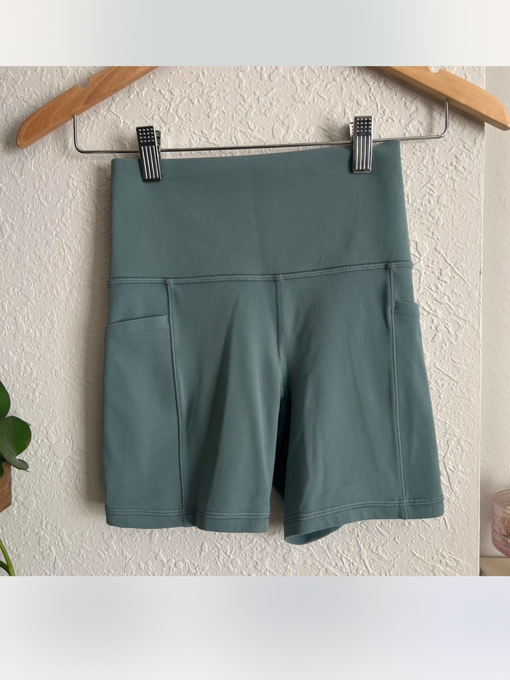 Athleta Salutation Stash 5” Short XXS